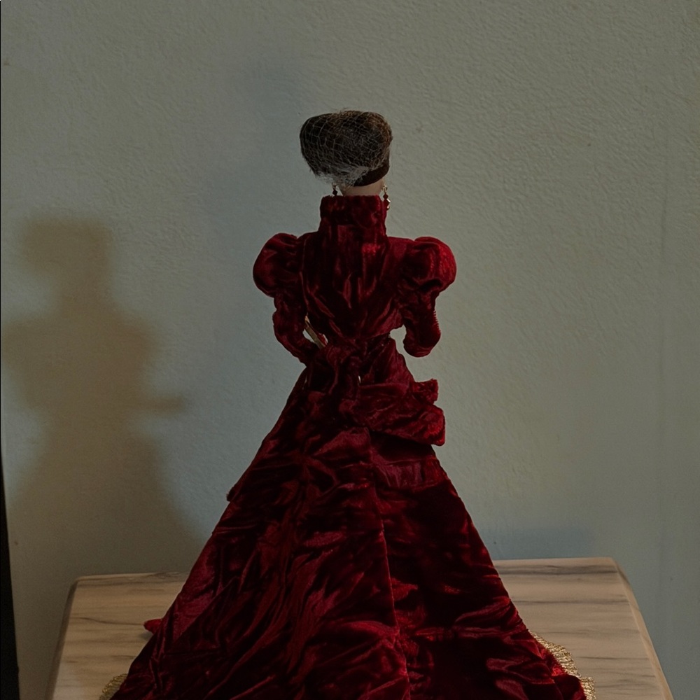 VINTAGE PORCELAIN HOLIDAY BARBIE - Picture 3 of 8